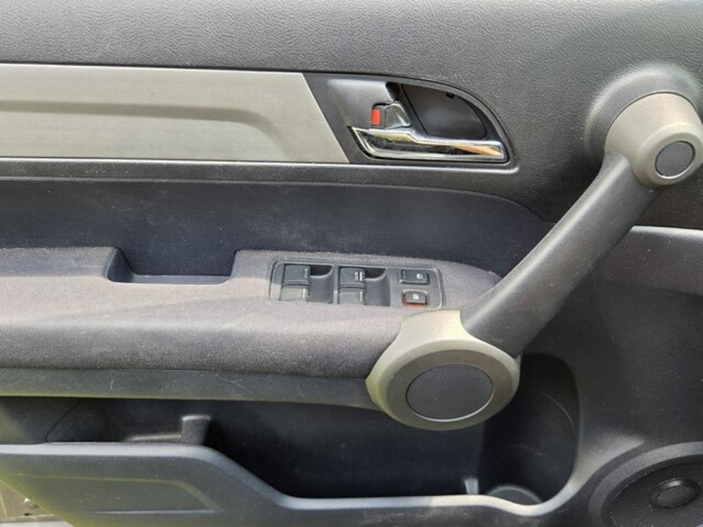 2010 Honda CR-V LX - Photo 24