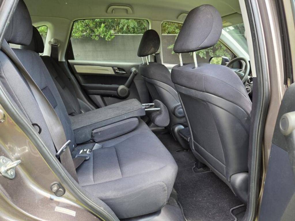 2010 Honda CR-V LX - Photo 14