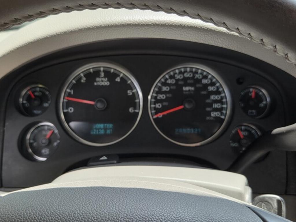 2008 Chevrolet Suburban LS - Photo 22