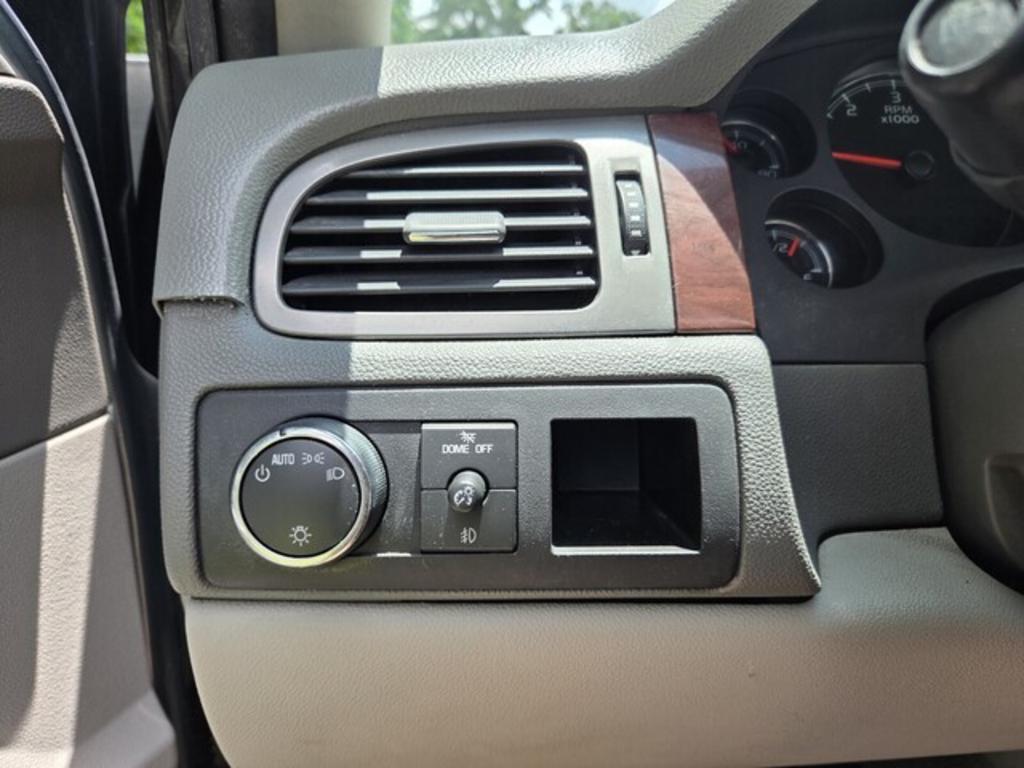 2008 Chevrolet Suburban LS - Photo 26