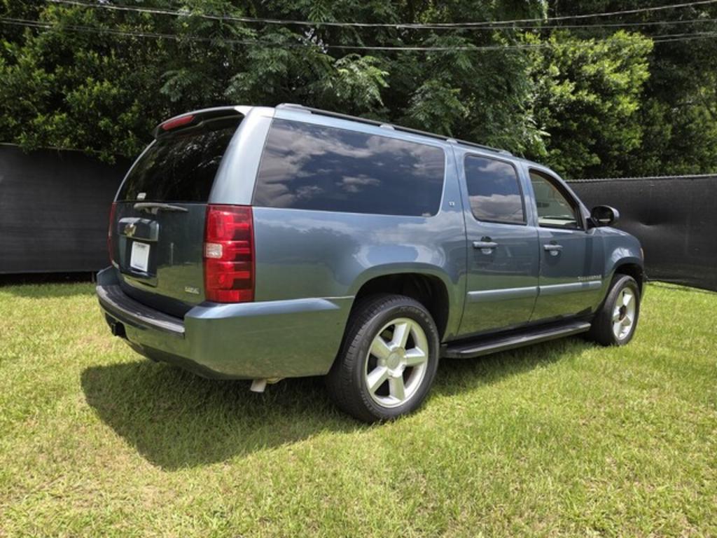 2008 Chevrolet Suburban LS - Photo 10