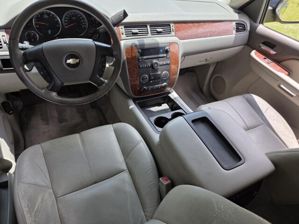 2008 Chevrolet Suburban LS - Photo 8