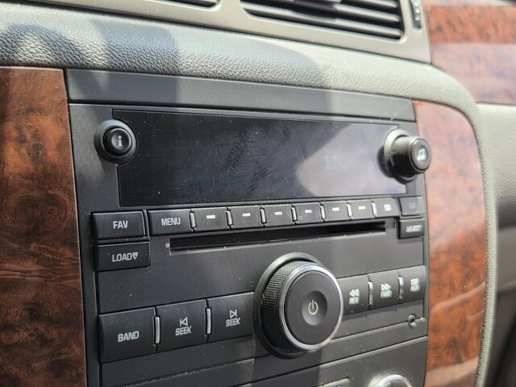 2008 Chevrolet Suburban LS - Photo 16