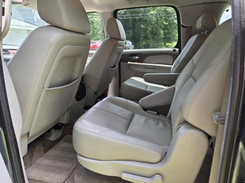 2008 Chevrolet Suburban LS - Photo 6