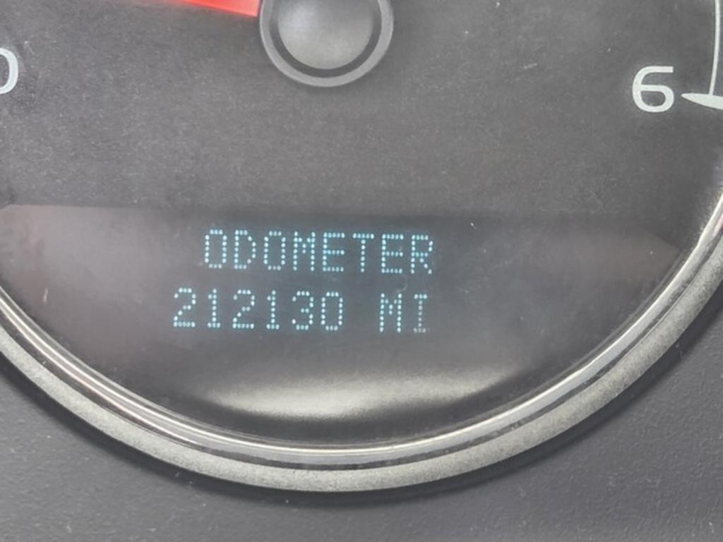 2008 Chevrolet Suburban LS - Photo 23