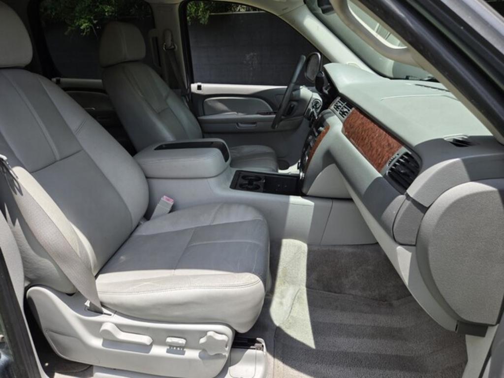 2008 Chevrolet Suburban LS - Photo 14