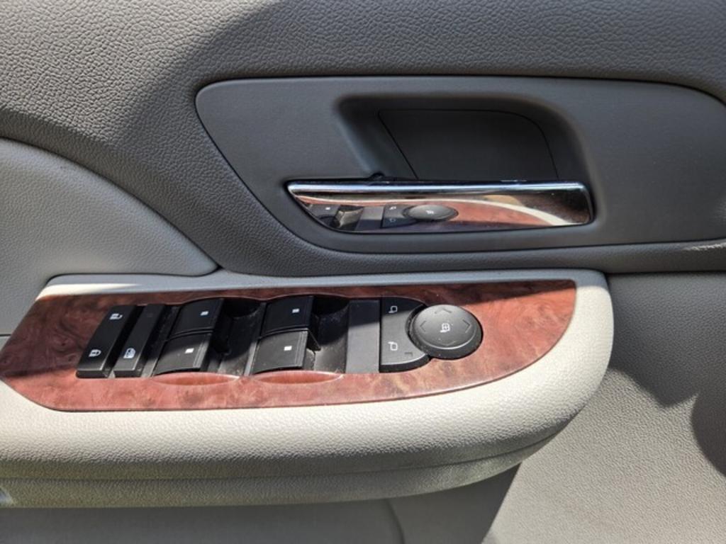 2008 Chevrolet Suburban LS - Photo 24