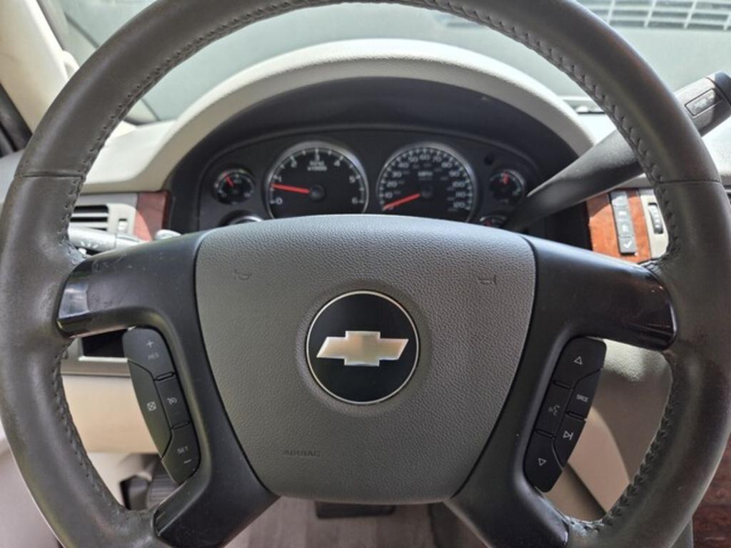 2008 Chevrolet Suburban LS - Photo 19