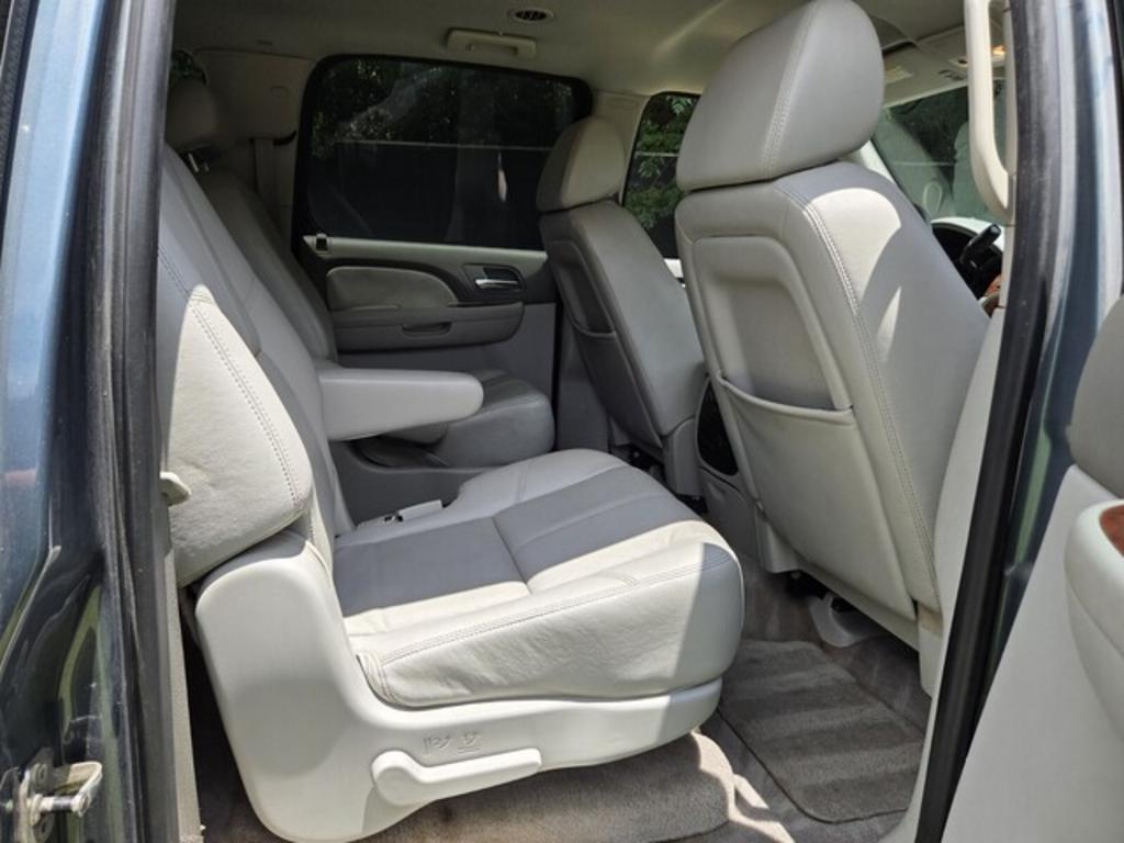 2008 Chevrolet Suburban LS - Photo 12