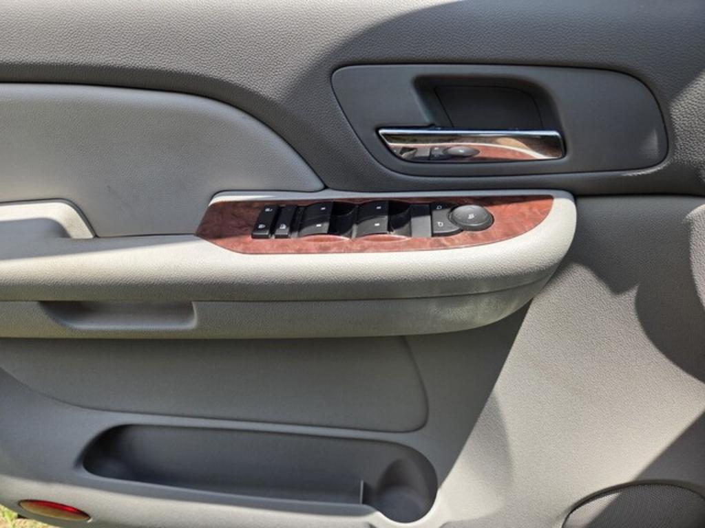2008 Chevrolet Suburban LS - Photo 25